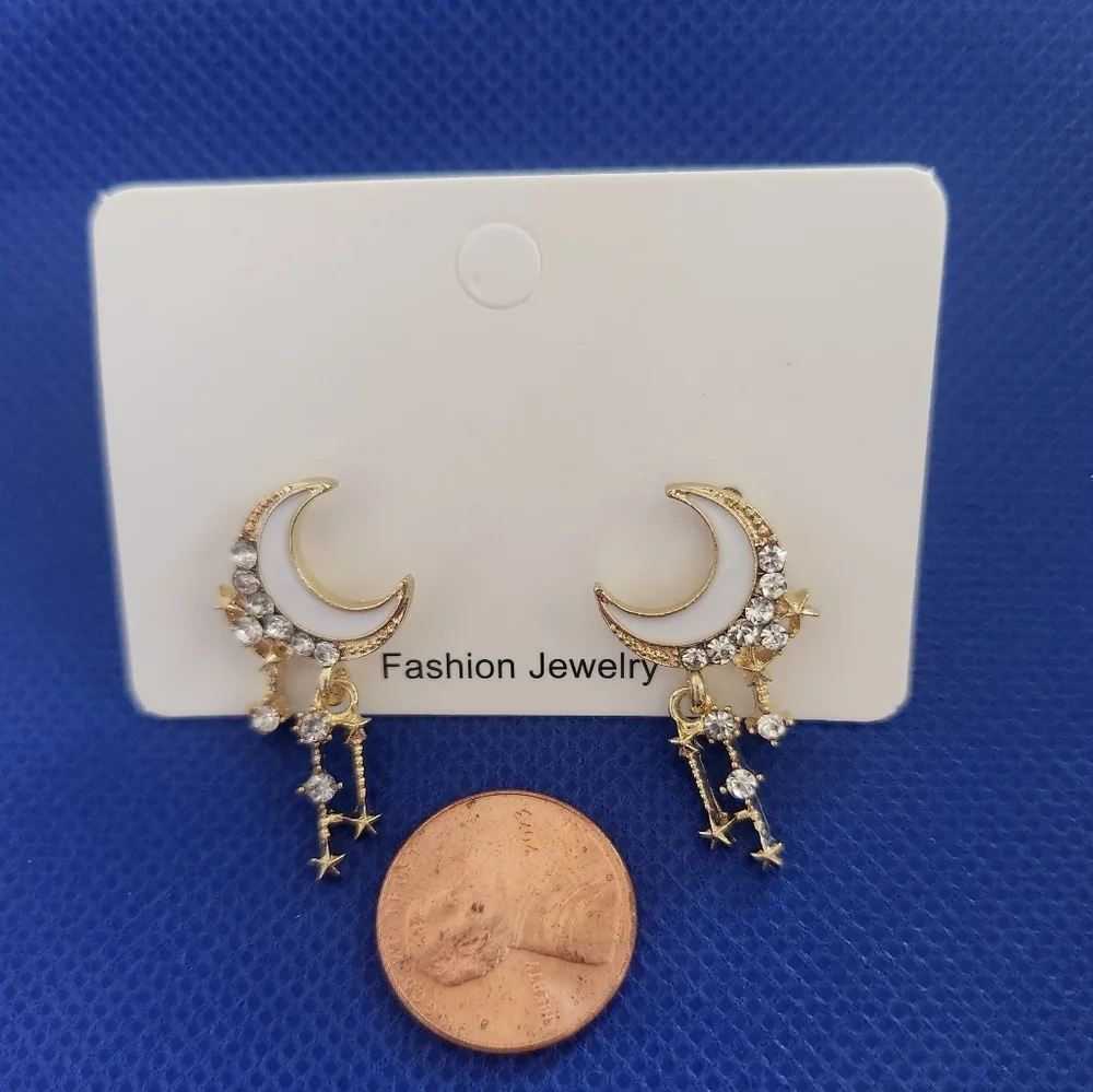 NEWl Moon stud earrings